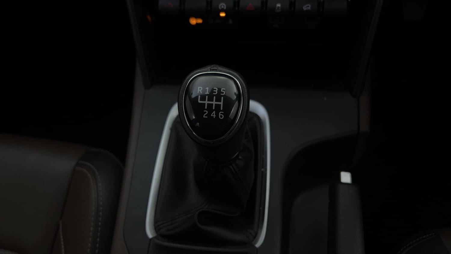Used 2024 Mahindra Scorpio N Z8 Petrol MT 7 STR Petrol Manual interior GEAR  KNOB VIEW
