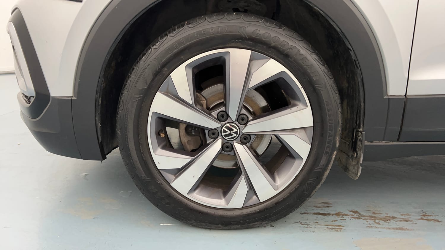 Used 2025 Volkswagen Taigun Topline 1.0 TSI AT Petrol Automatic tyres LEFT FRONT TYRE RIM VIEW