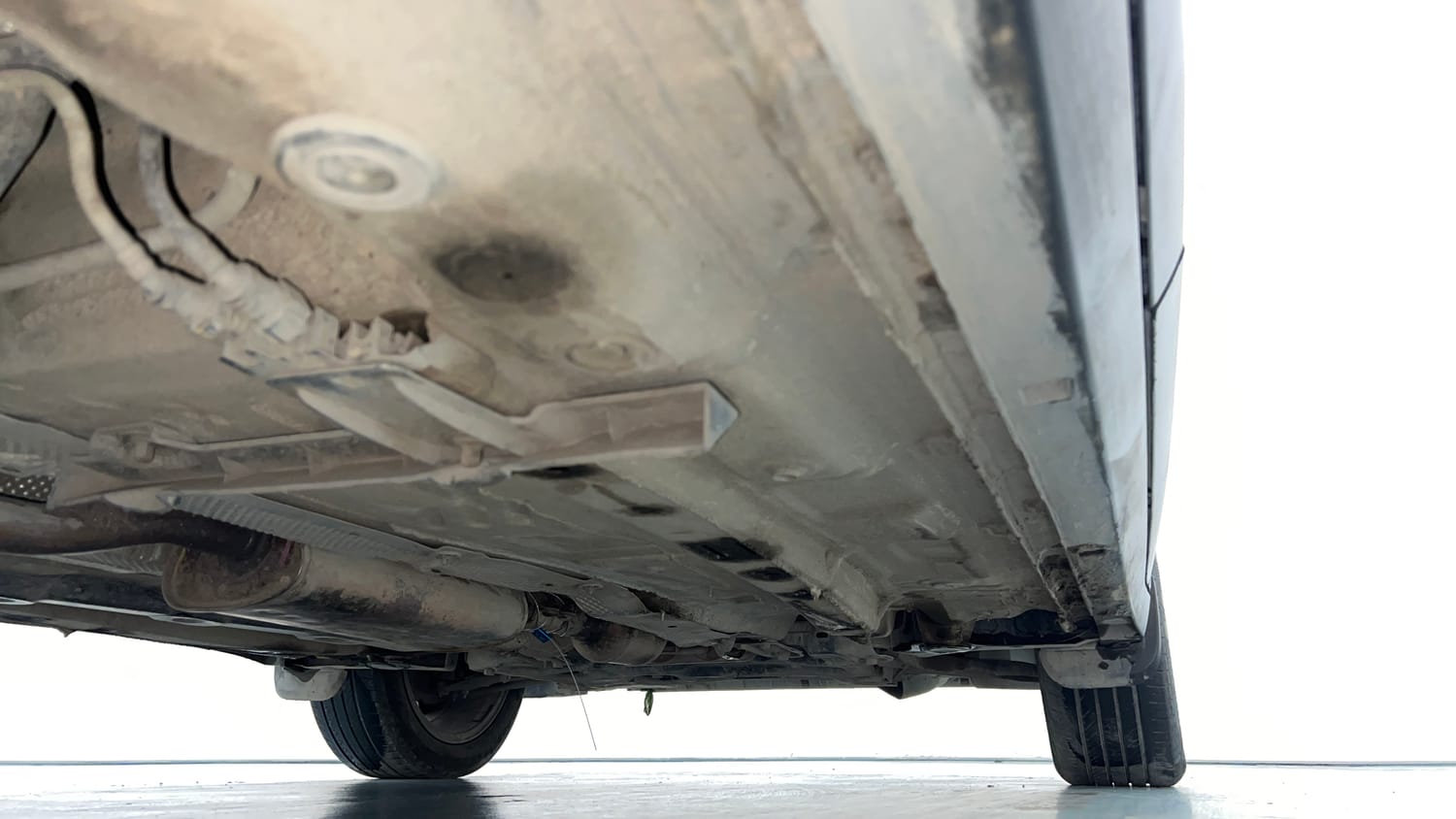 Used 2025 Volkswagen Taigun Topline 1.0 TSI AT Petrol Automatic extra REAR RIGHT UNDERBODY VIEW