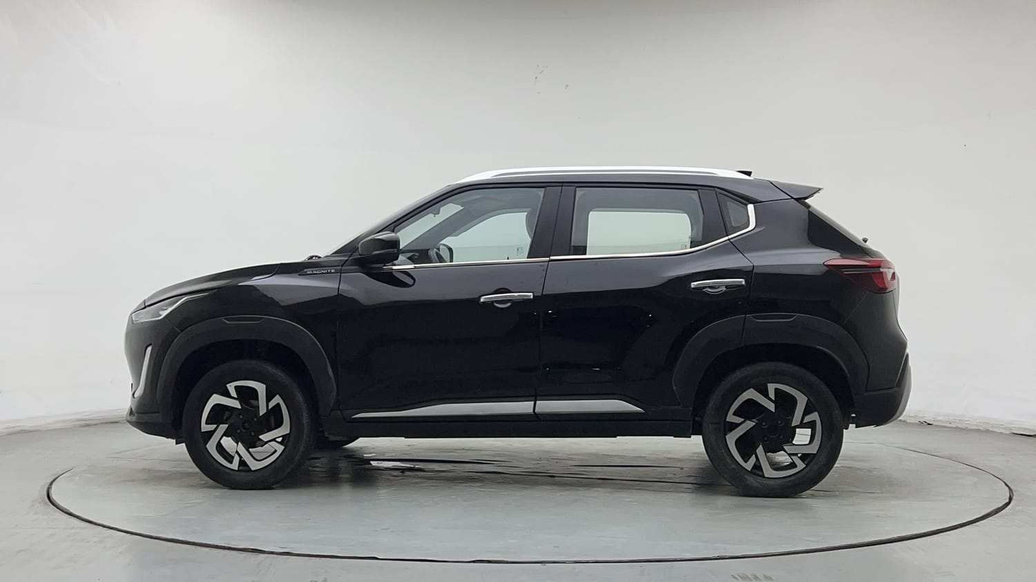 Used 2023 Nissan Magnite XV Petrol Manual exterior LEFT SIDE VIEW
