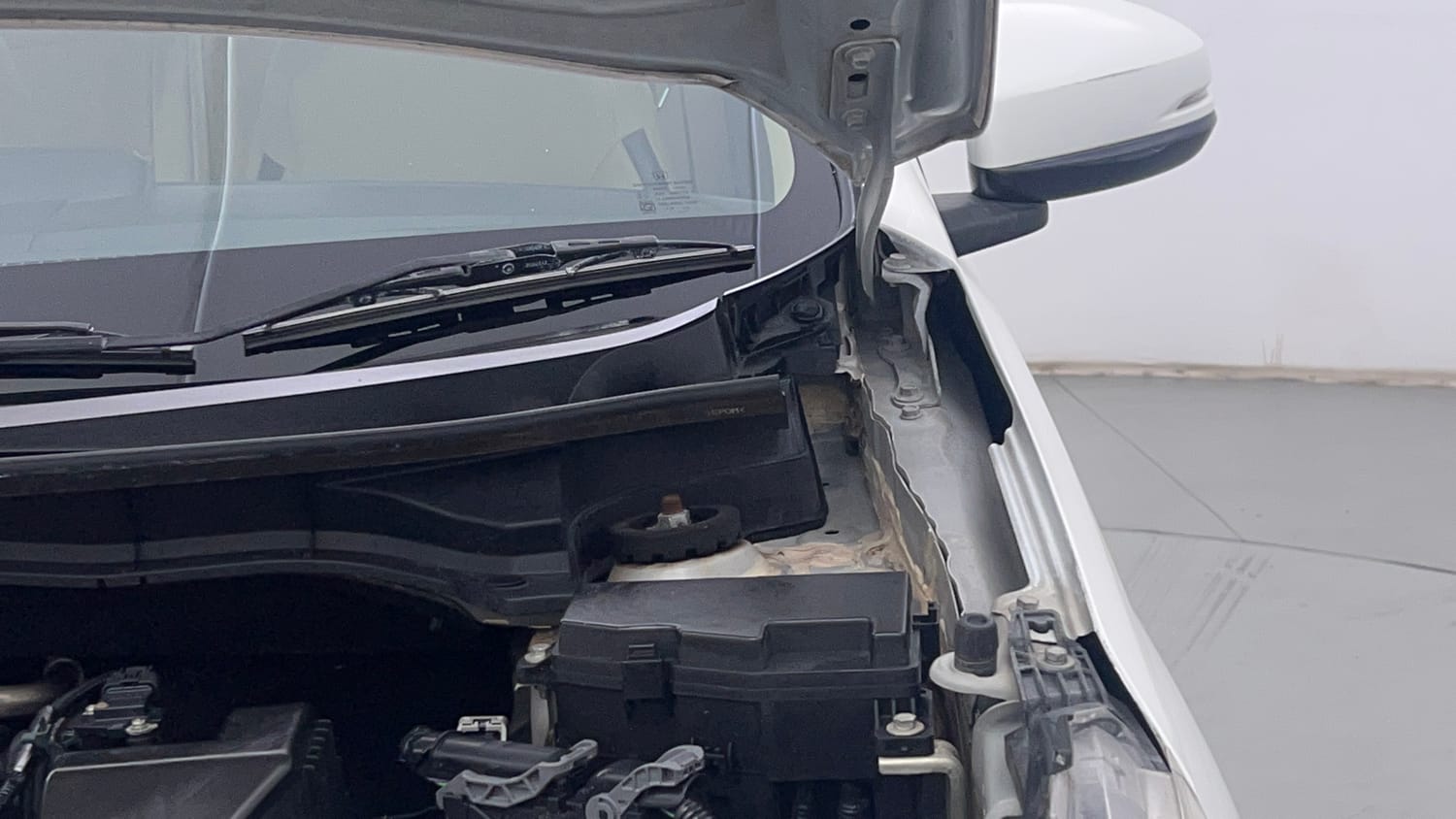 Used 2023 Honda Amaze VX CVT 1.2 Petrol Petrol Automatic engine ENGINE LEFT SIDE HINGE & APRON VIEW