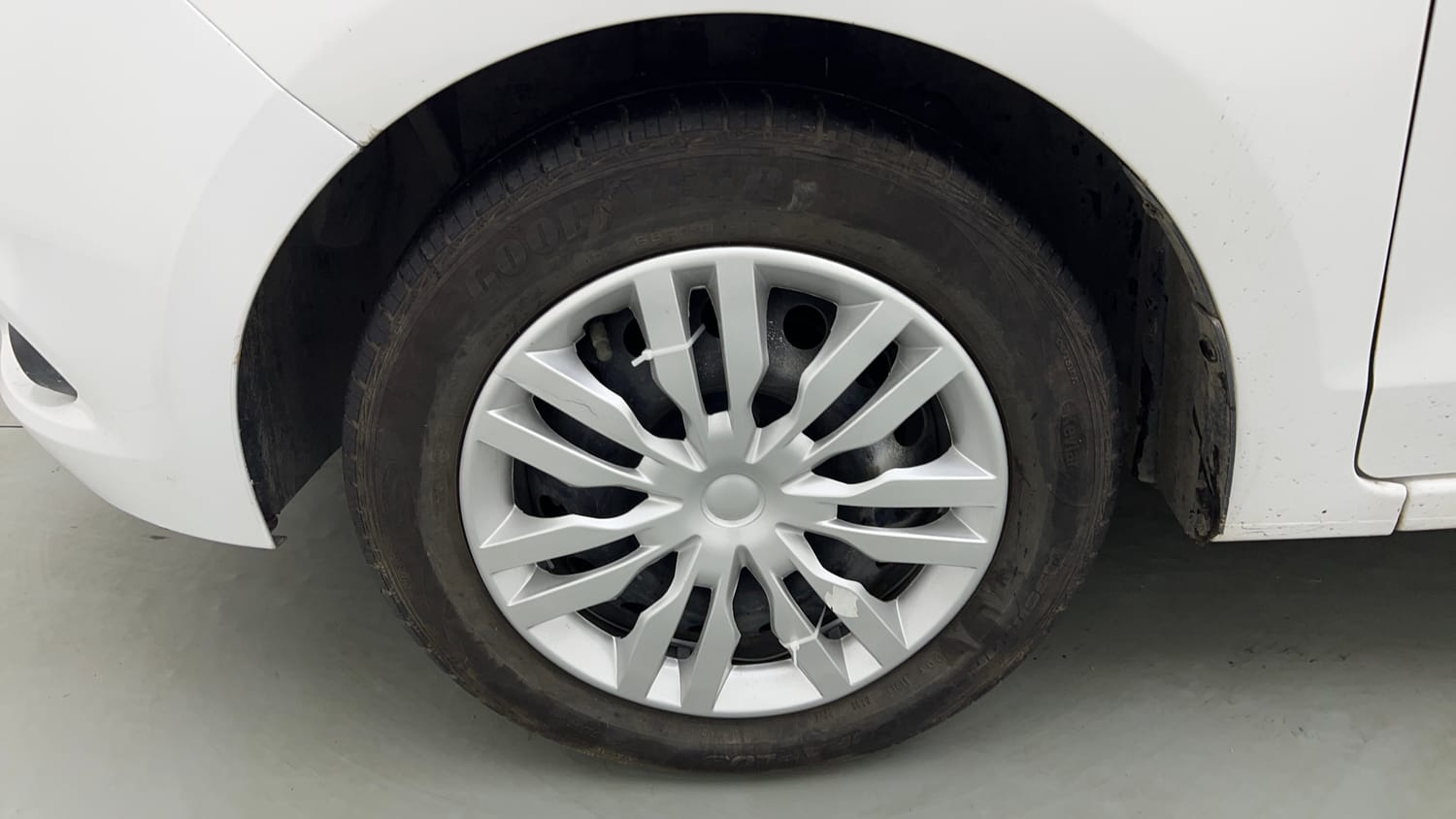 Used 2017 Ford Figo Trend 1.2 Ti-VCT Petrol Manual tyres LEFT FRONT TYRE RIM VIEW