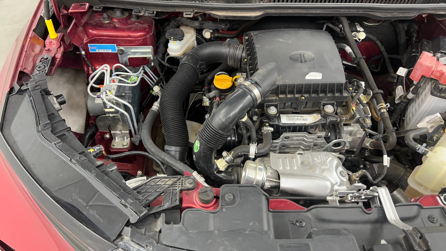 Used 2025 Tata Curvv Creative S 1.2 Revotron Petrol 7DCA Petrol Automatic engine ENGINE RIGHT SIDE VIEW