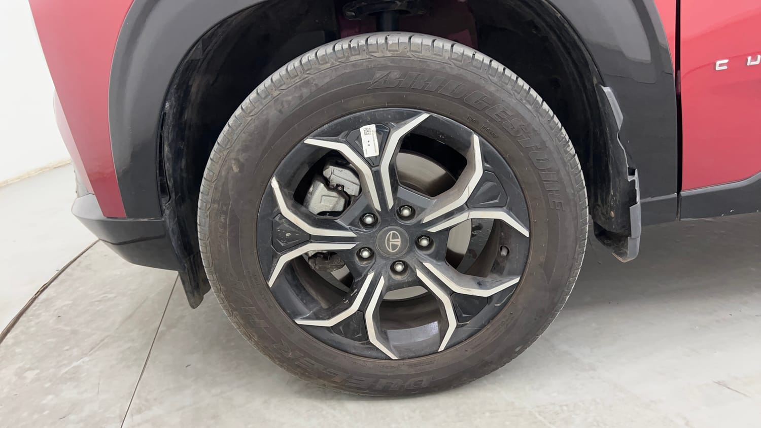 Used 2025 Tata Curvv Creative S 1.2 Revotron Petrol 7DCA Petrol Automatic tyres LEFT FRONT TYRE RIM VIEW
