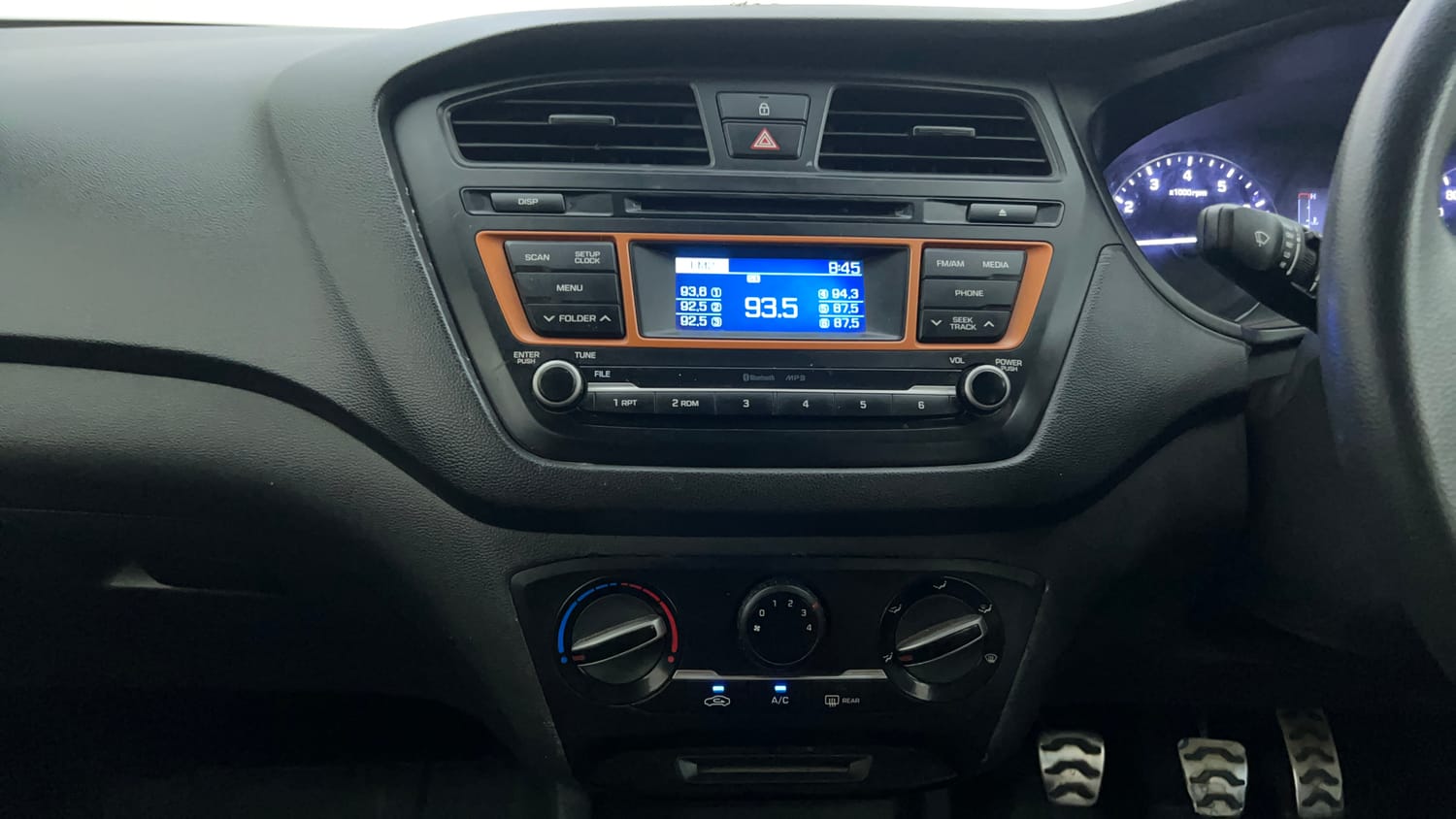 Used 2015 Hyundai i20 Active 1.2 S Petrol Manual interior MUSIC SYSTEM & AC CONTROL VIEW