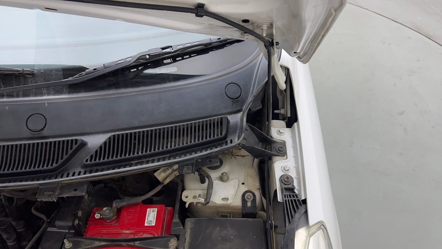 Used 2017 Ford Figo Trend 1.2 Ti-VCT Petrol Manual engine ENGINE LEFT SIDE HINGE & APRON VIEW