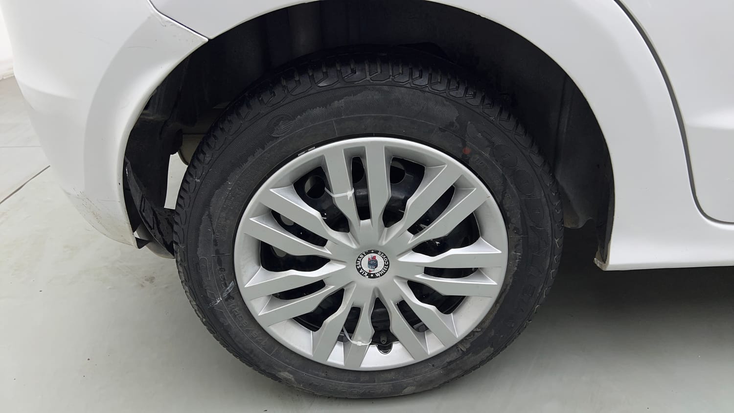 Used 2017 Ford Figo Trend 1.2 Ti-VCT Petrol Manual tyres RIGHT REAR TYRE RIM VIEW
