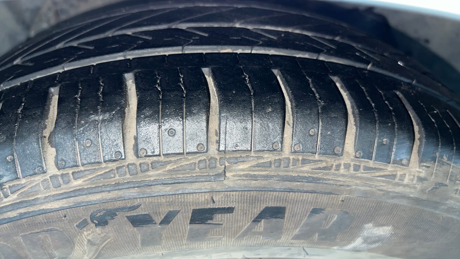 Used 2017 Ford Figo Trend 1.2 Ti-VCT Petrol Manual tyres LEFT FRONT TYRE TREAD VIEW
