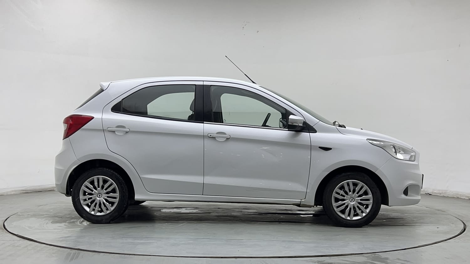 Used 2017 Ford Figo Trend 1.2 Ti-VCT Petrol Manual exterior RIGHT SIDE VIEW