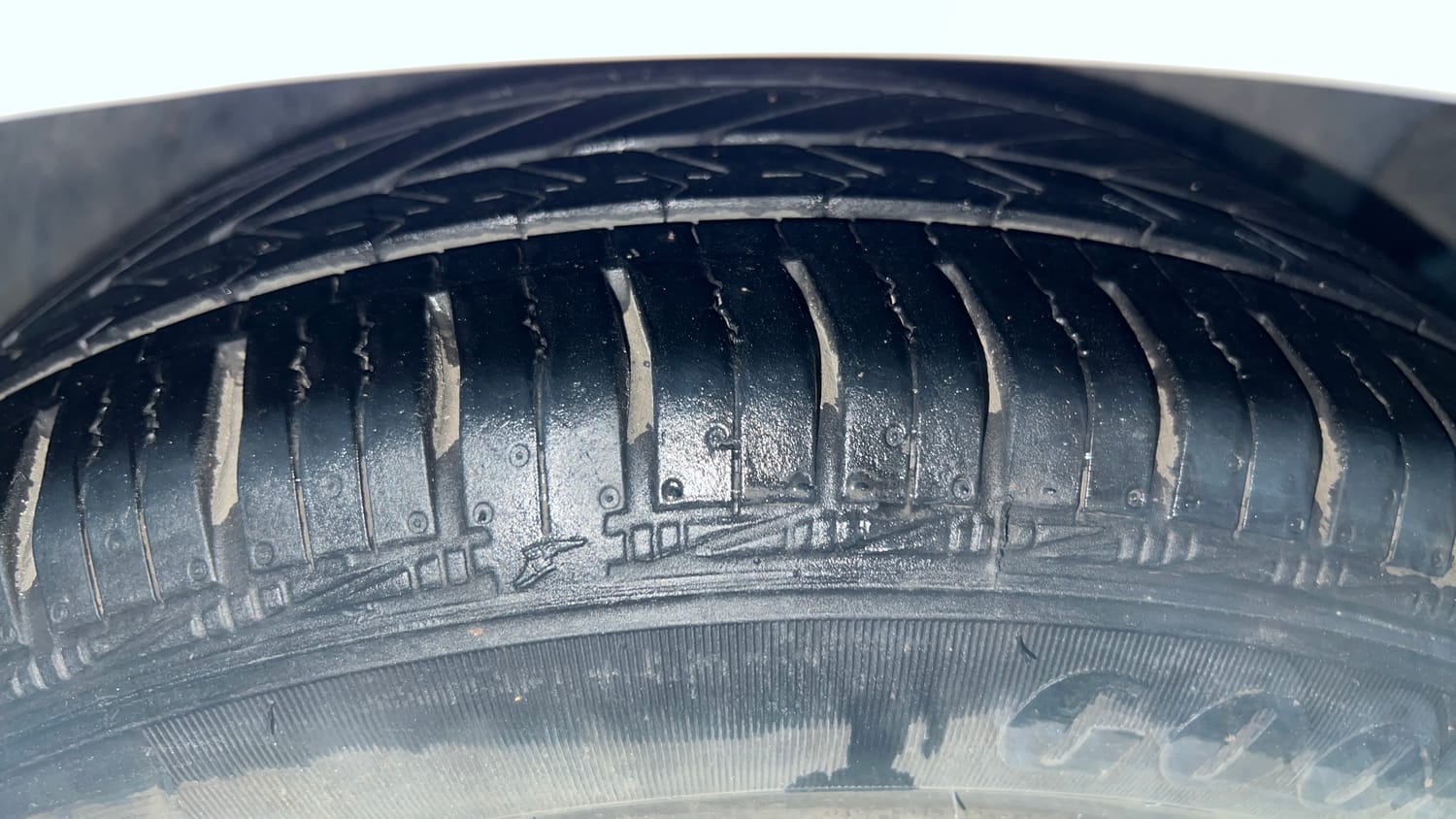 Used 2017 Ford Figo Trend 1.2 Ti-VCT Petrol Manual tyres RIGHT FRONT TYRE TREAD VIEW