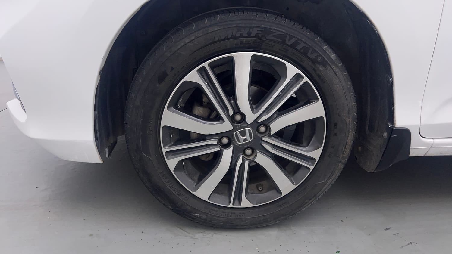 Used 2023 Honda Amaze VX CVT 1.2 Petrol Petrol Automatic tyres LEFT FRONT TYRE RIM VIEW