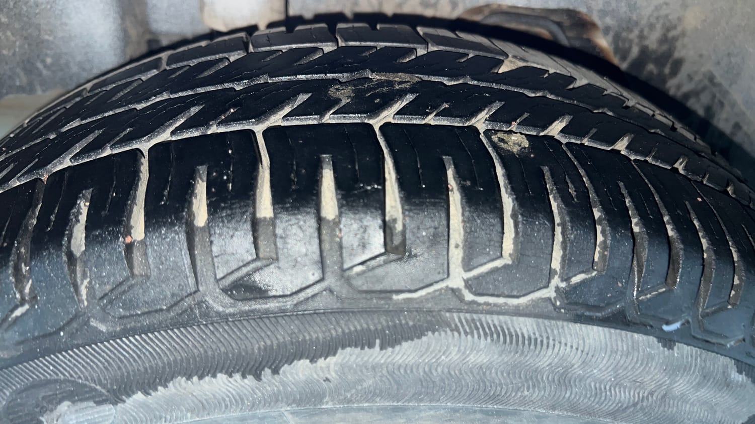 Used 2017 Ford Figo Trend 1.2 Ti-VCT Petrol Manual tyres RIGHT REAR TYRE TREAD VIEW