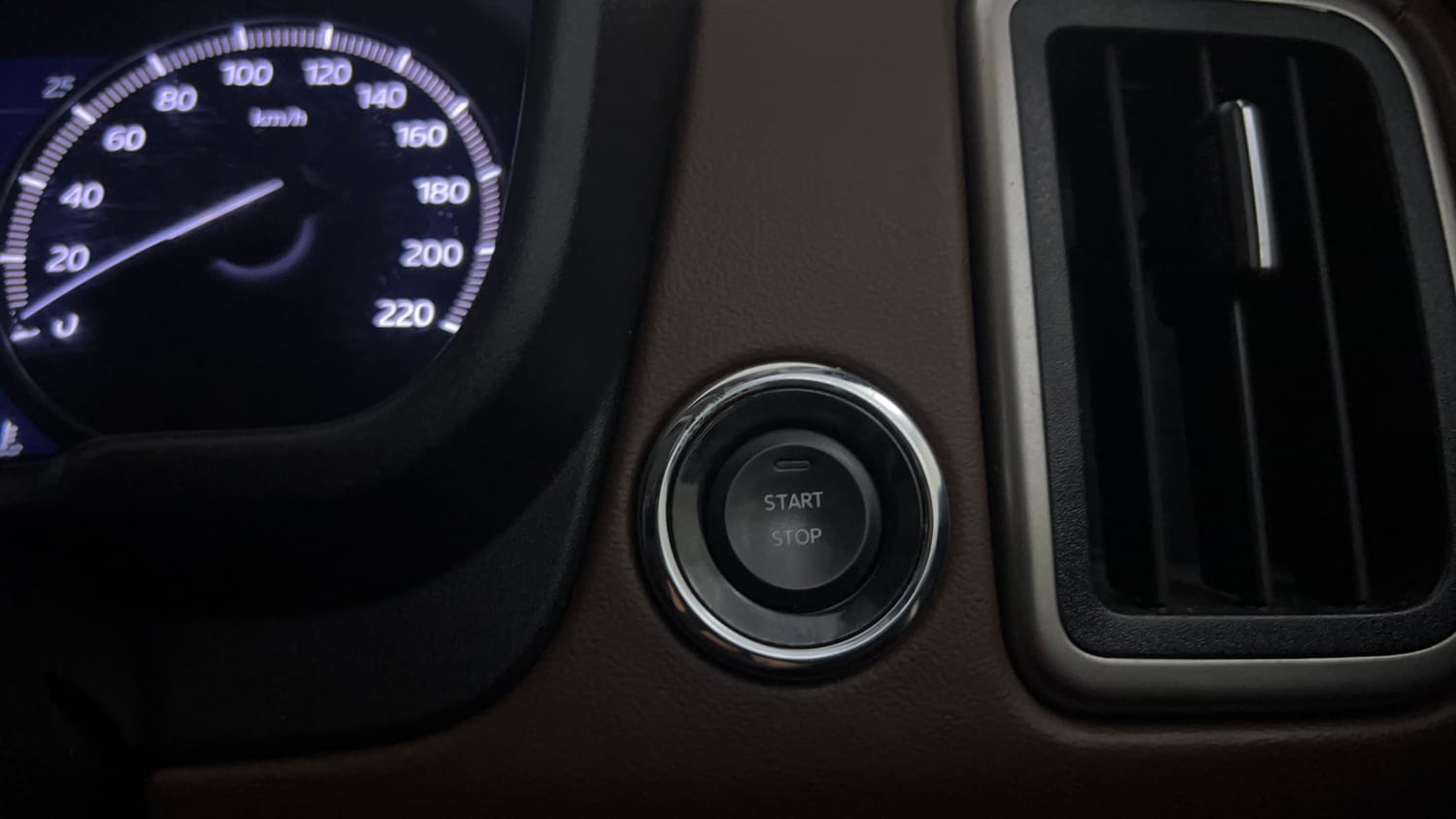 Used 2024 Mahindra Scorpio N Z8 Petrol MT 7 STR Petrol Manual top_features Keyless start