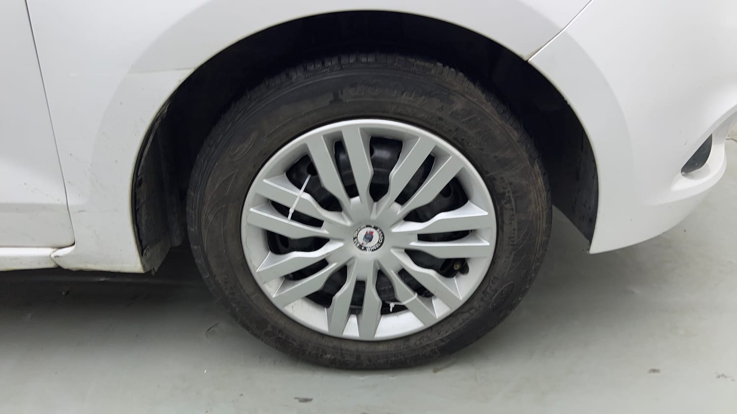 Used 2017 Ford Figo Trend 1.2 Ti-VCT Petrol Manual tyres RIGHT FRONT TYRE RIM VIEW