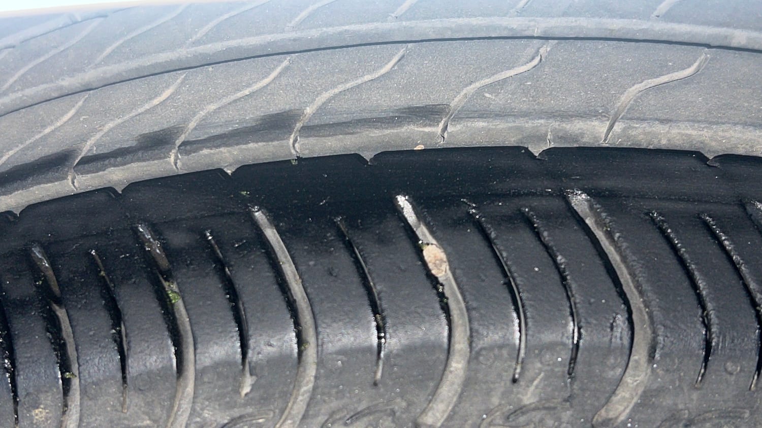 Used 2023 Honda Amaze VX CVT 1.2 Petrol Petrol Automatic tyres RIGHT FRONT TYRE TREAD VIEW
