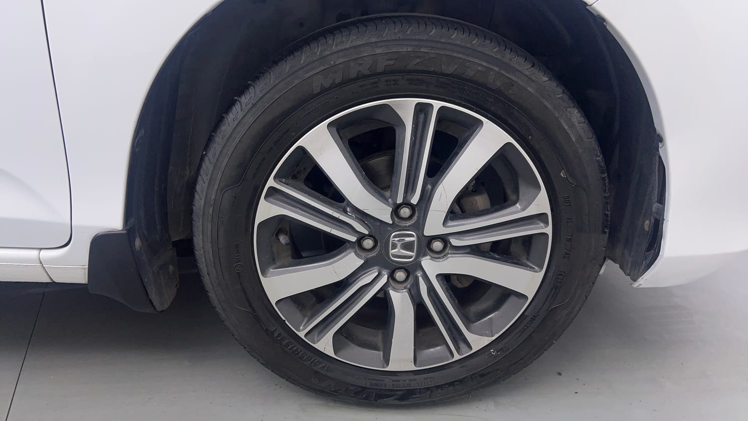 Used 2023 Honda Amaze VX CVT 1.2 Petrol Petrol Automatic tyres RIGHT FRONT TYRE RIM VIEW