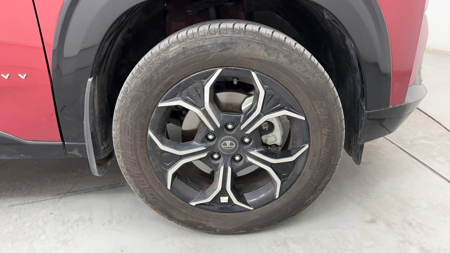 Used 2025 Tata Curvv Creative S 1.2 Revotron Petrol 7DCA Petrol Automatic tyres RIGHT FRONT TYRE RIM VIEW