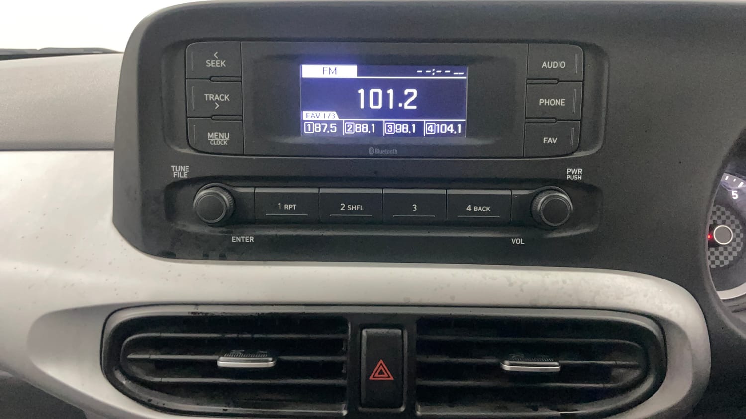 Used 2022 Hyundai Grand i10 Nios Magna 1.2 Kappa VTVT Petrol Manual top_features Integrated (in-dash) music system