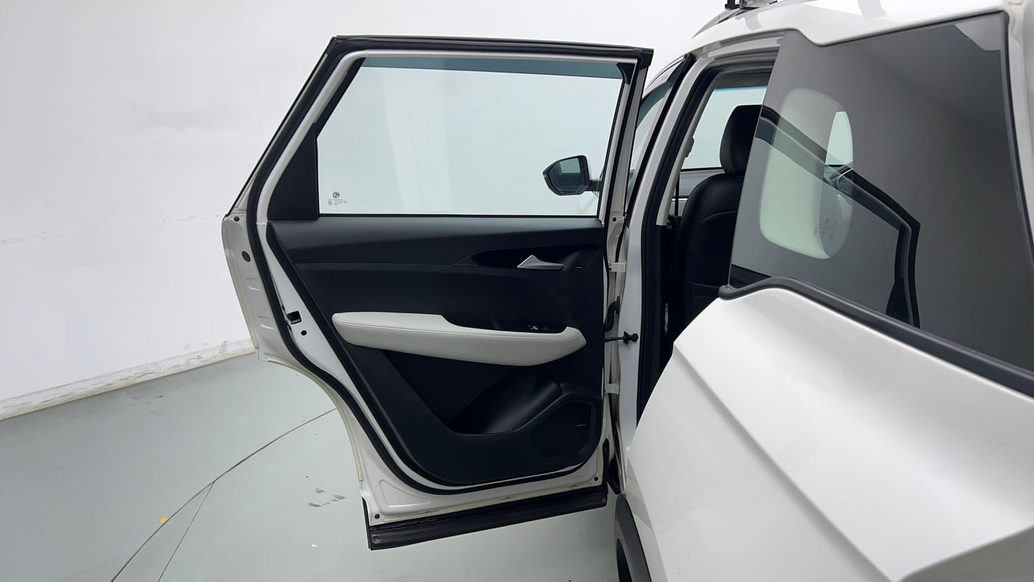 Used 2022 MG Motors Hector Plus Super 1.5 Petrol Turbo Hybrid MT 7-STR Hybrid Manual interior LEFT REAR DOOR OPEN VIEW