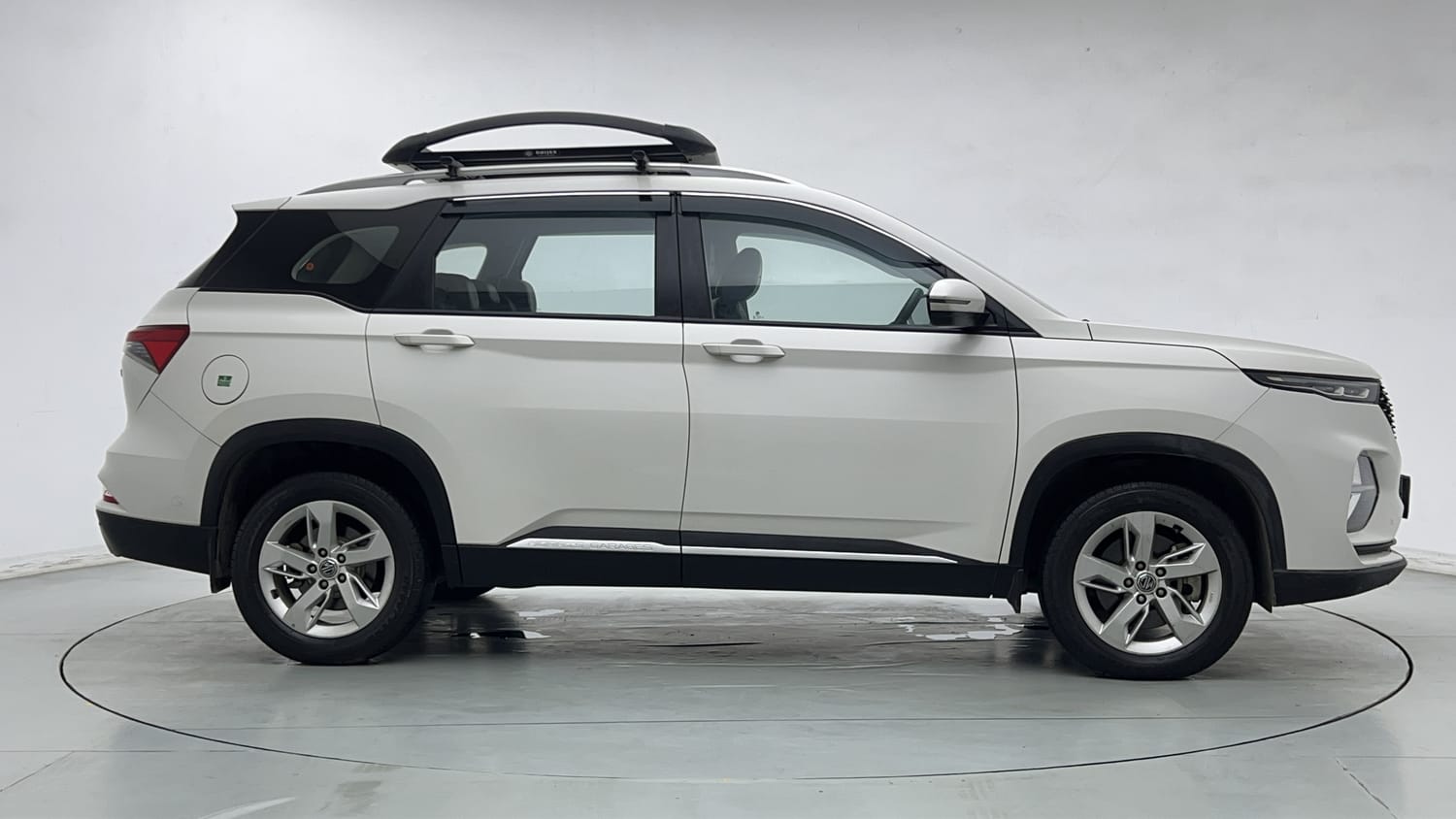 Used 2022 MG Motors Hector Plus Super 1.5 Petrol Turbo Hybrid MT 7-STR Hybrid Manual exterior RIGHT SIDE VIEW