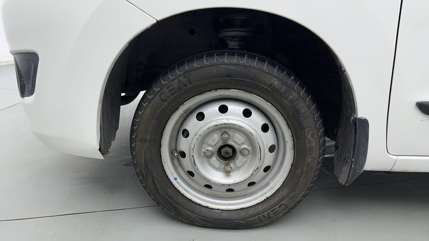 Used 2013 Maruti Suzuki Wagon R 1.0 LXi CNG Cng Manual tyres LEFT FRONT TYRE RIM VIEW