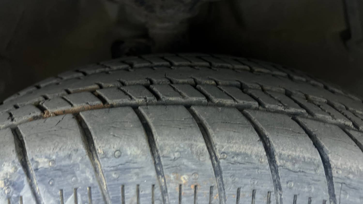 Used 2017 Maruti Suzuki Celerio VXi AMT Petrol Automatic tyres RIGHT FRONT TYRE TREAD VIEW