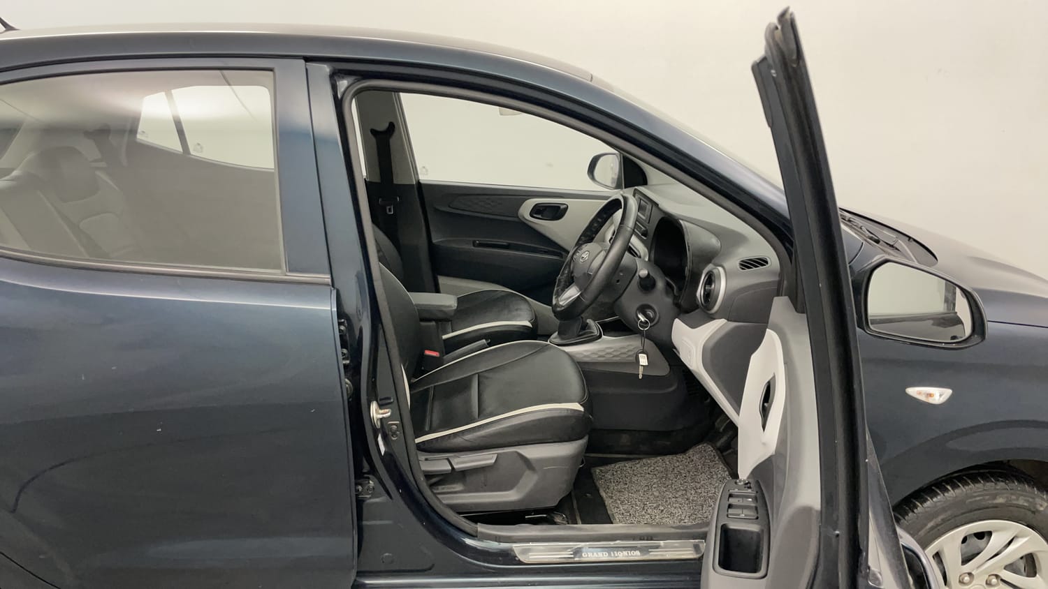 Used 2022 Hyundai Grand i10 Nios Magna 1.2 Kappa VTVT Petrol Manual interior RIGHT SIDE FRONT DOOR CABIN VIEW