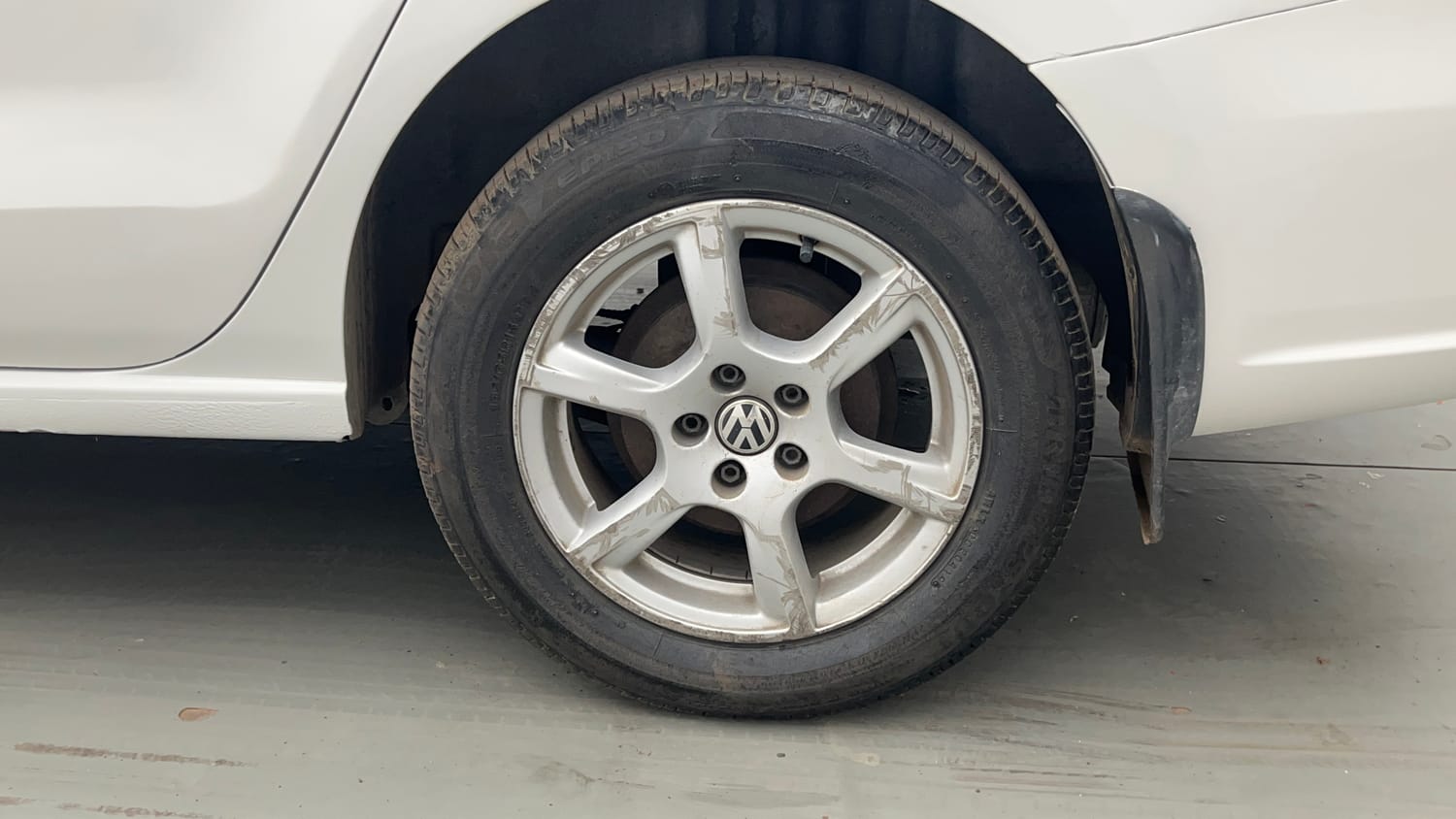 Used 2013 Volkswagen Vento Highline Petrol Petrol Manual tyres LEFT REAR TYRE RIM VIEW