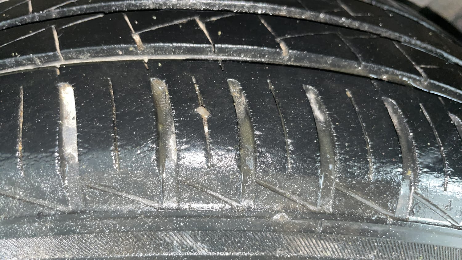 Used 2022 Hyundai Grand i10 Nios Magna 1.2 Kappa VTVT Petrol Manual tyres LEFT REAR TYRE TREAD VIEW