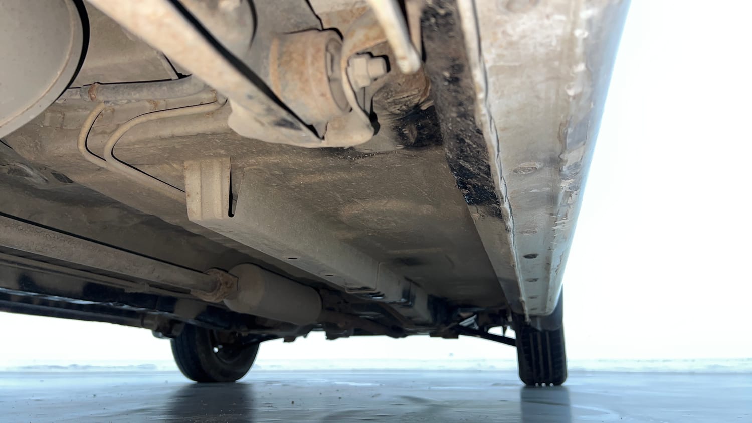 Used 2013 Maruti Suzuki Wagon R 1.0 LXi CNG Cng Manual extra REAR RIGHT UNDERBODY VIEW