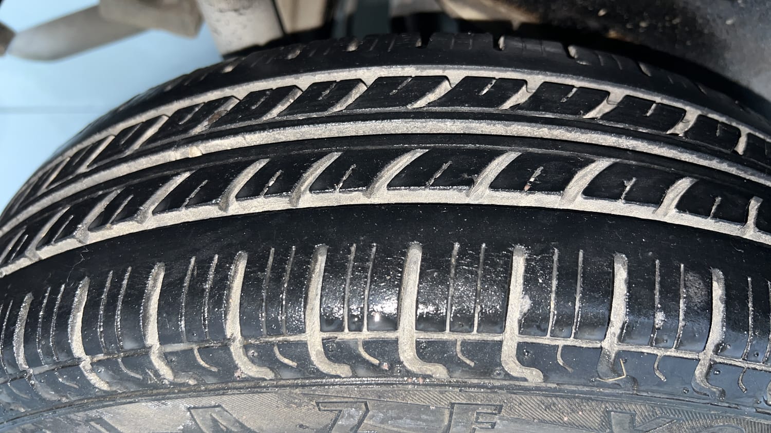 Used 2013 Maruti Suzuki Wagon R 1.0 LXi CNG Cng Manual tyres RIGHT REAR TYRE TREAD VIEW