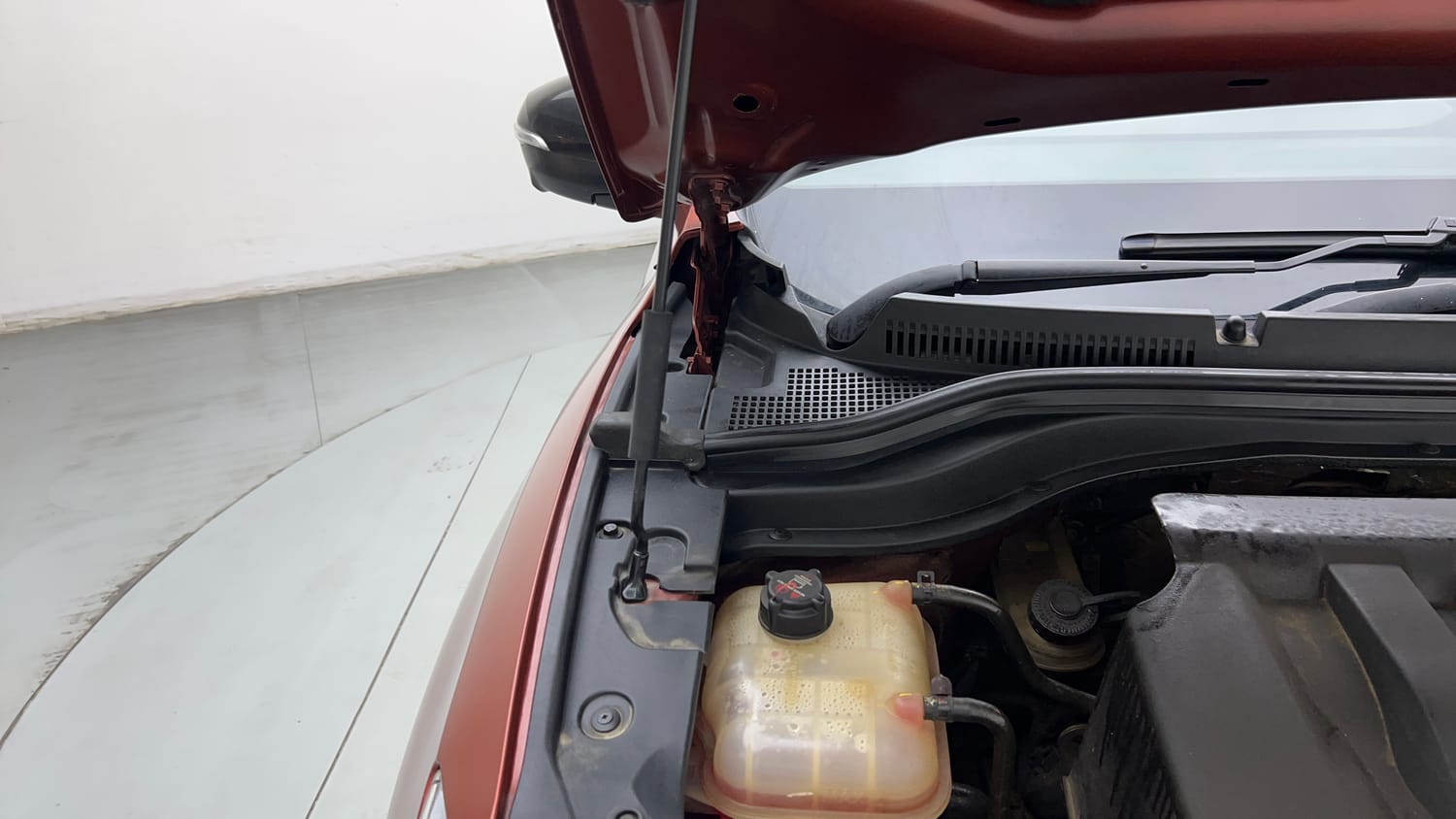 2024 Mahindra XUV700 AX7 Luxury Pack Petrol AT 7 STR Dual Tone-32