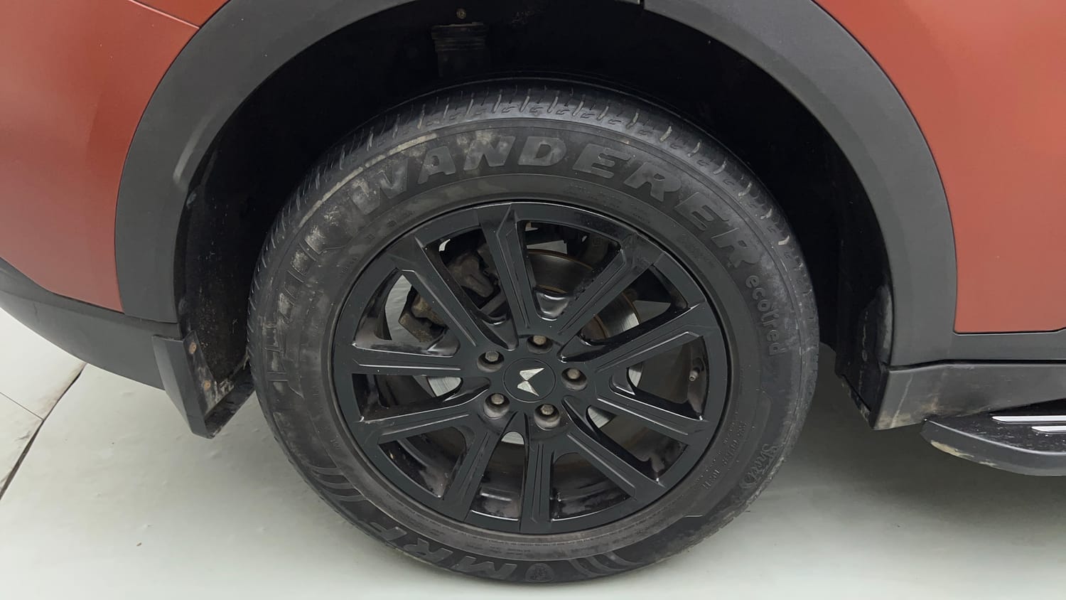 2024 Mahindra XUV700 AX7 Luxury Pack Petrol AT 7 STR Dual Tone-34