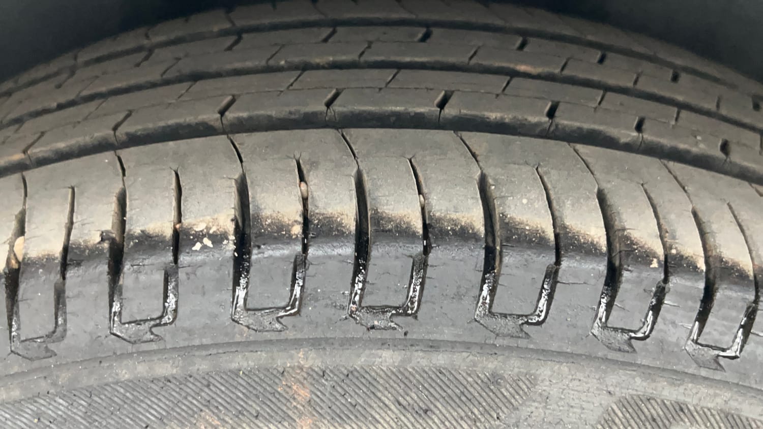Used 2013 Volkswagen Vento Highline Petrol Petrol Manual tyres RIGHT REAR TYRE TREAD VIEW