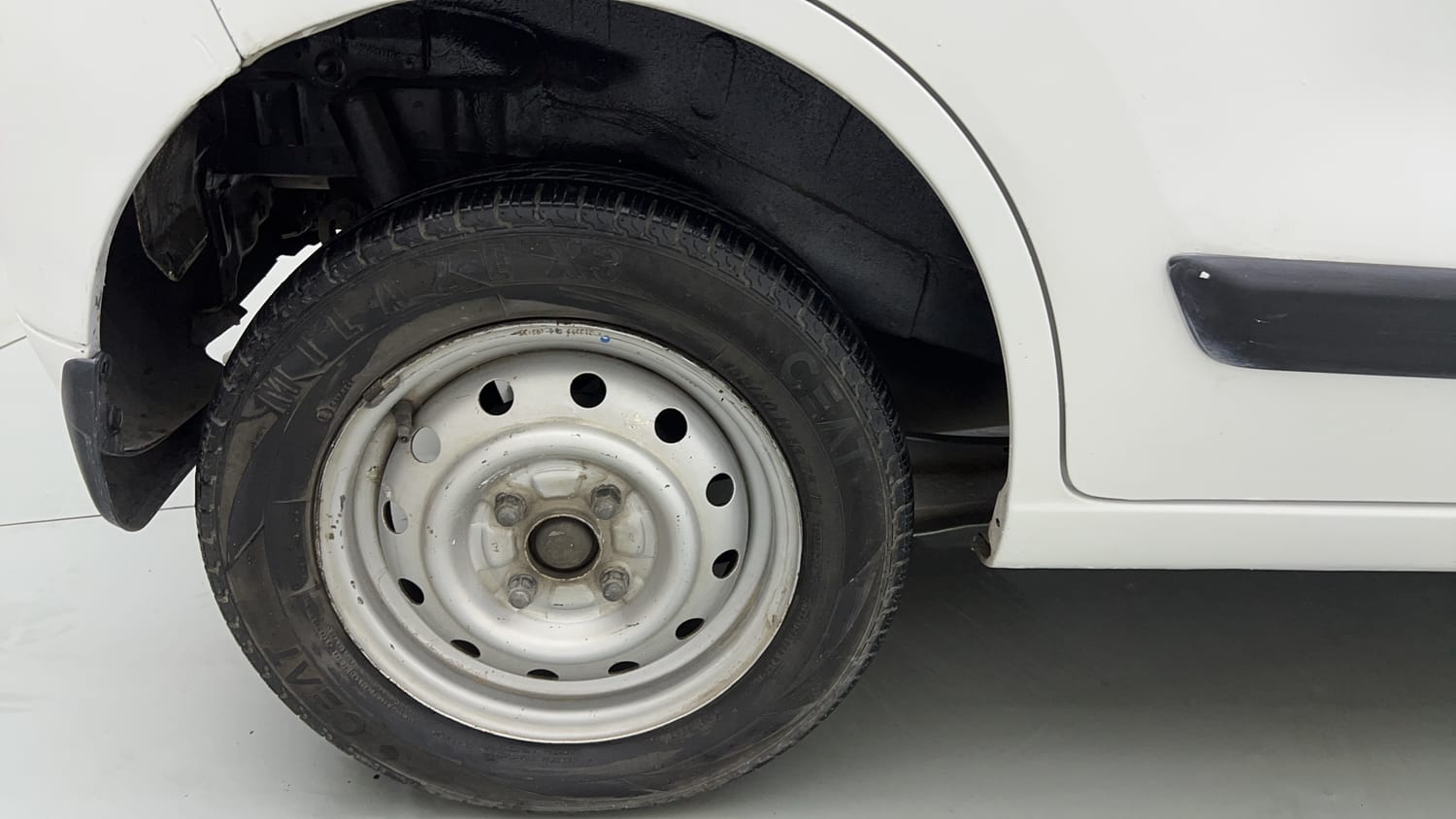 Used 2013 Maruti Suzuki Wagon R 1.0 LXi CNG Cng Manual tyres RIGHT REAR TYRE RIM VIEW