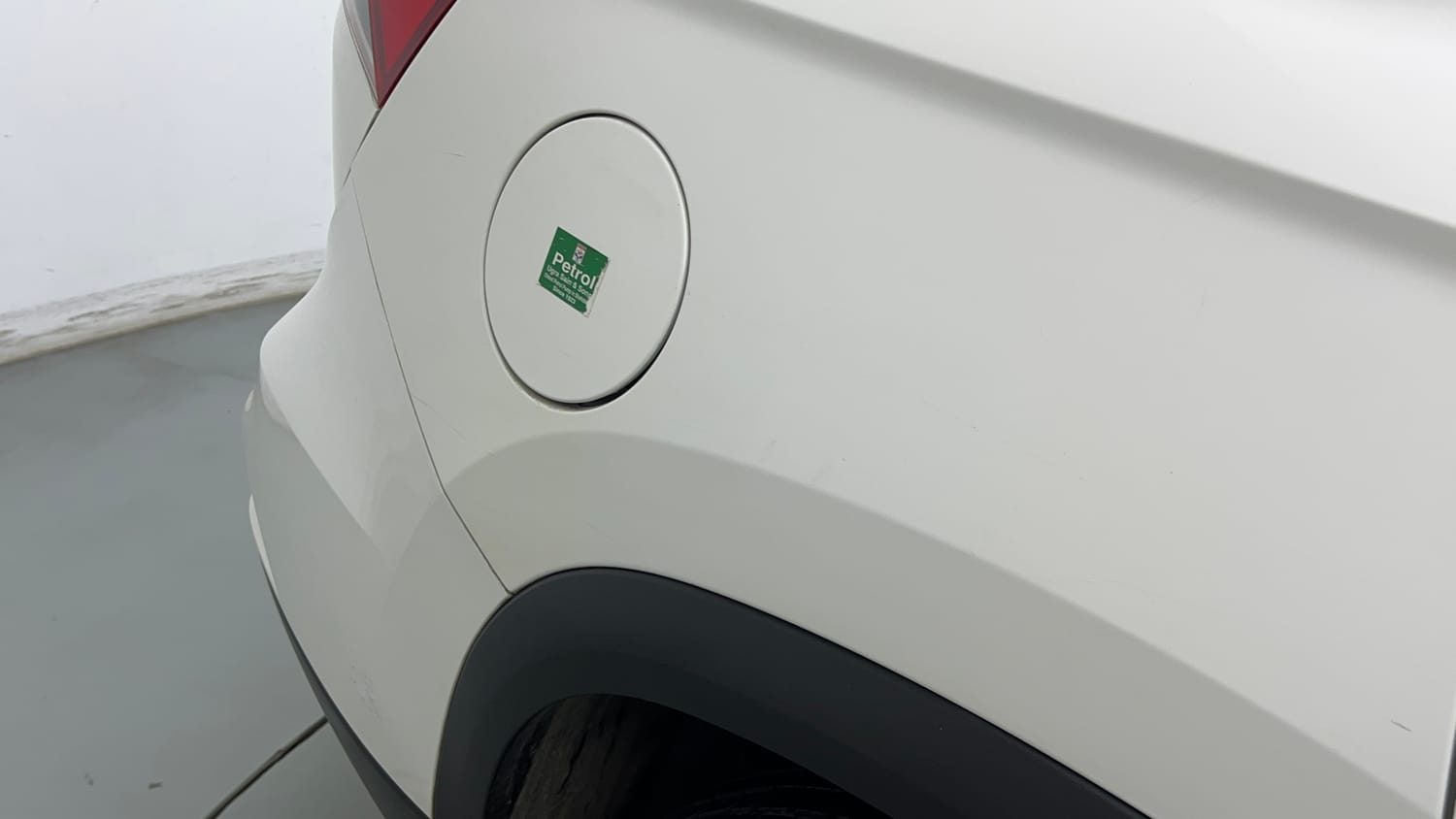 Used 2022 MG Motors Hector Plus Super 1.5 Petrol Turbo Hybrid MT 7-STR Hybrid Manual dents MINOR SCRATCH