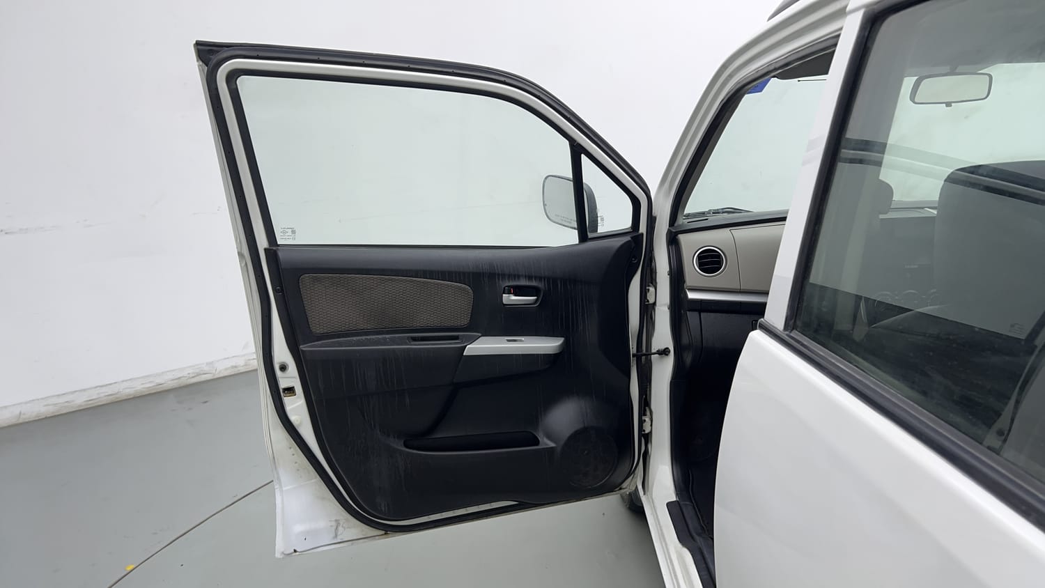 Used 2013 Maruti Suzuki Wagon R 1.0 LXi CNG Cng Manual interior LEFT FRONT DOOR OPEN VIEW