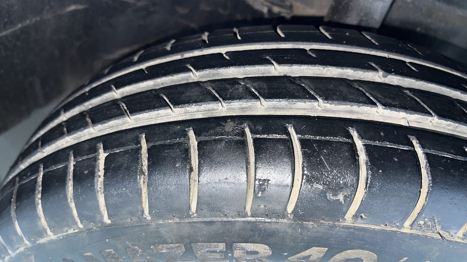 Used 2013 Maruti Suzuki Wagon R 1.0 LXi CNG Cng Manual tyres RIGHT FRONT TYRE TREAD VIEW