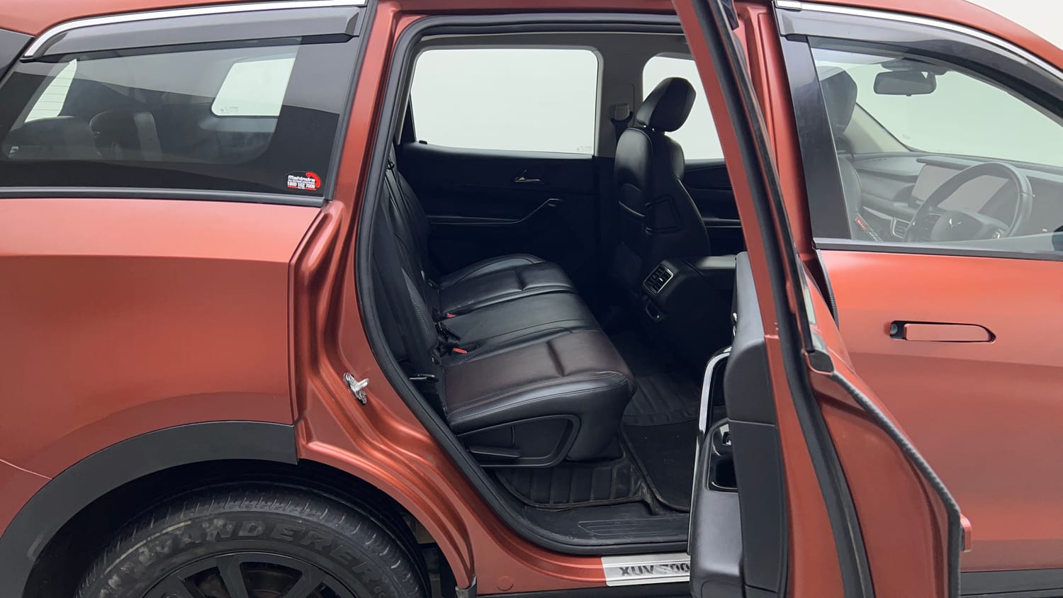2024 Mahindra XUV700 AX7 Luxury Pack Petrol AT 7 STR Dual Tone-18