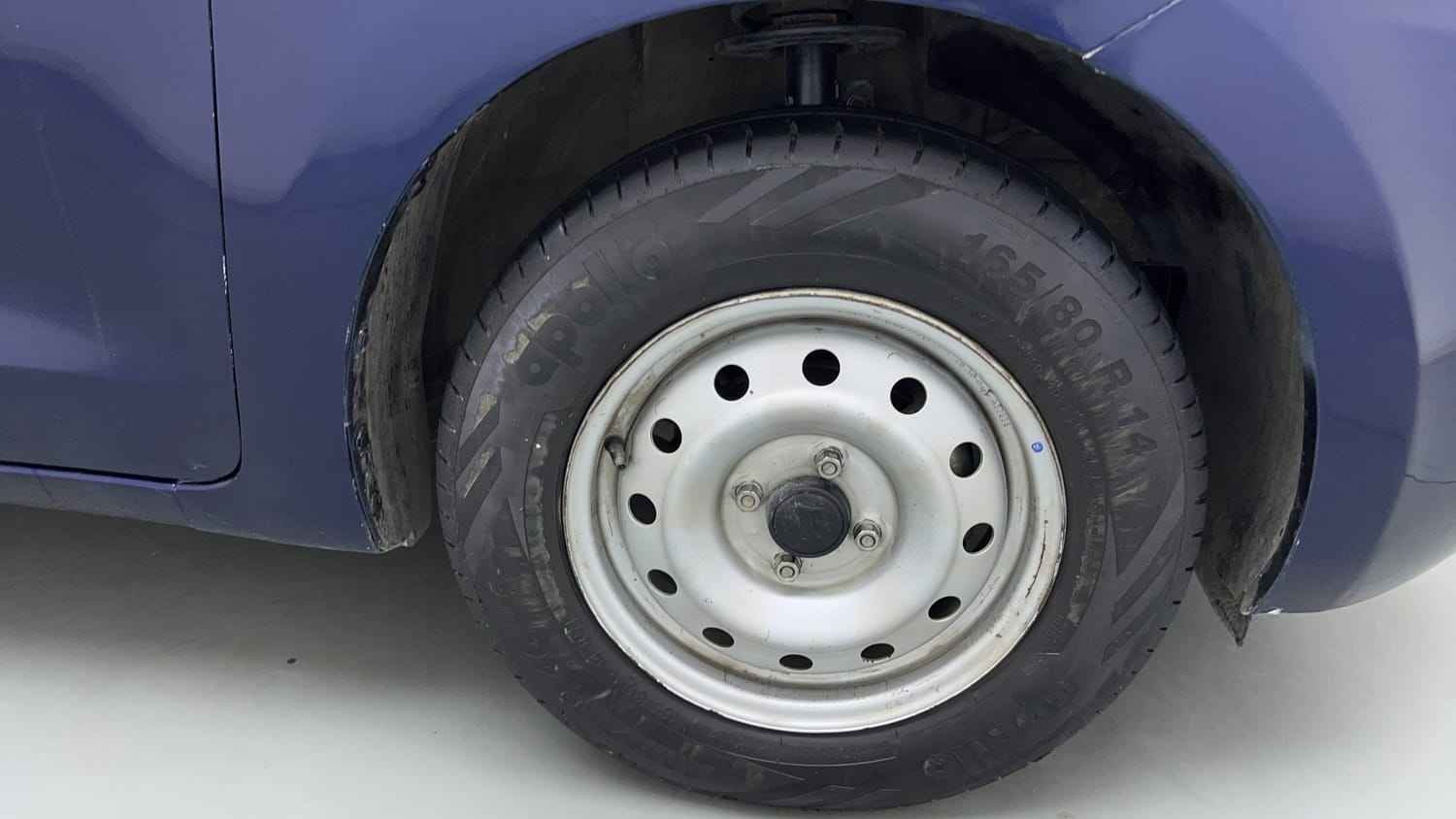 Used 2021 Maruti Suzuki Swift LXi Petrol Manual tyres RIGHT FRONT TYRE RIM VIEW