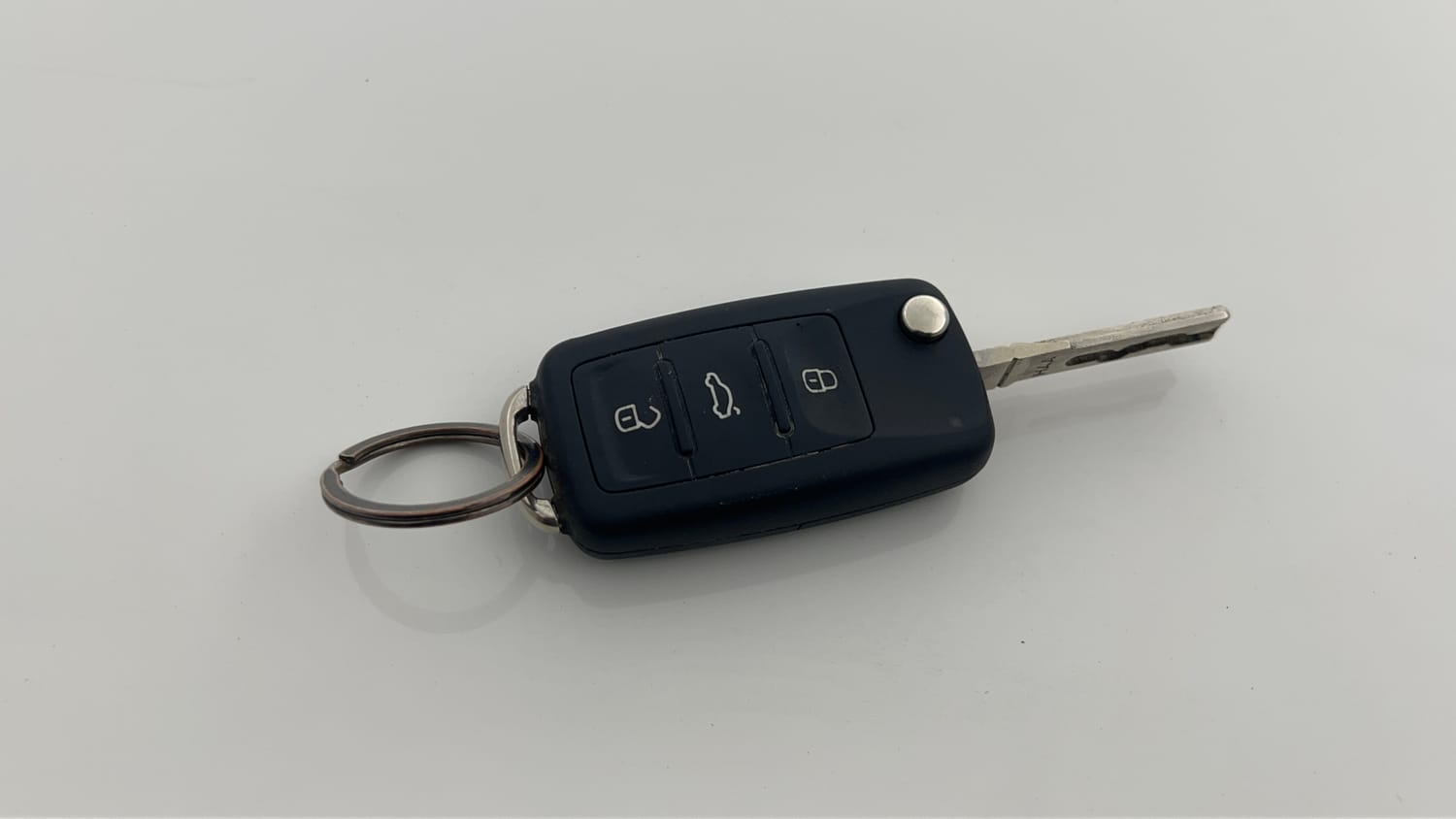 Used 2013 Volkswagen Vento Highline Petrol Petrol Manual extra CAR KEY VIEW