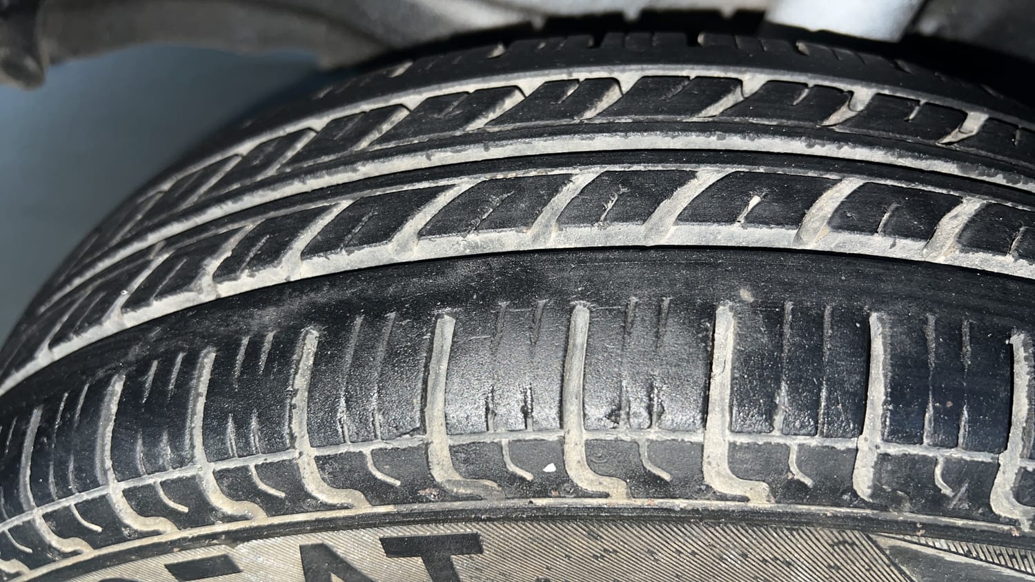 Used 2013 Maruti Suzuki Wagon R 1.0 LXi CNG Cng Manual tyres LEFT FRONT TYRE TREAD VIEW