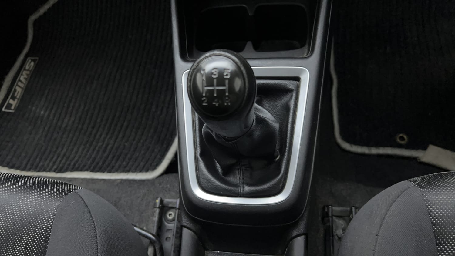Used 2021 Maruti Suzuki Swift LXi Petrol Manual interior GEAR  KNOB VIEW
