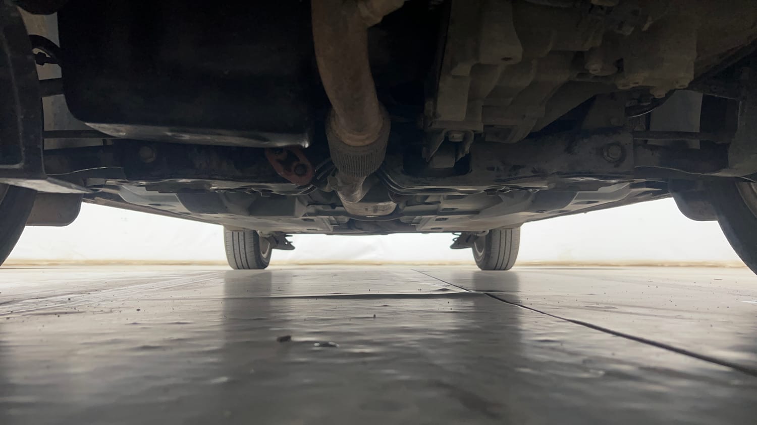 Used 2013 Volkswagen Vento Highline Petrol Petrol Manual extra FRONT LEFT UNDERBODY VIEW