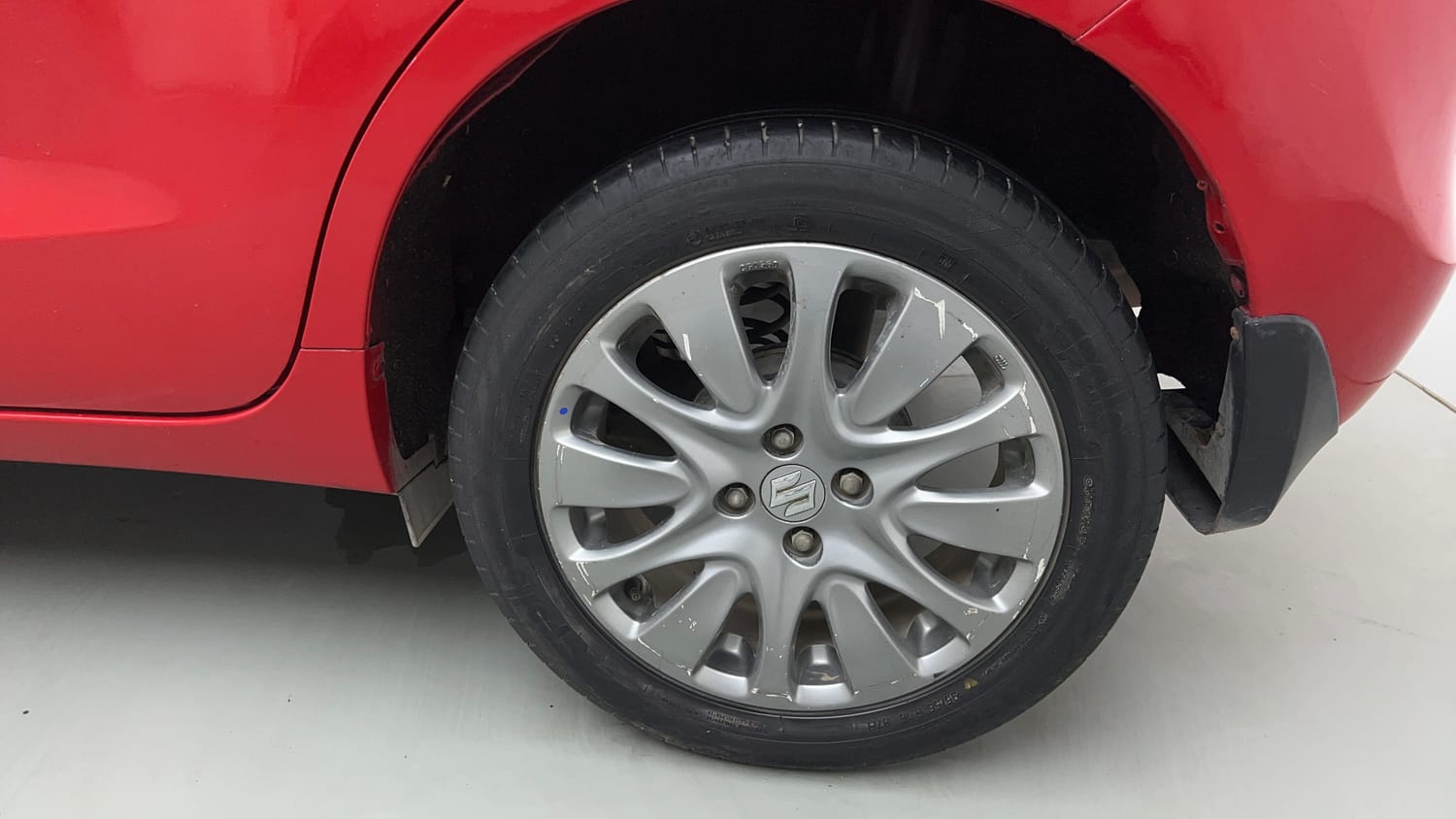 Used 2018 Maruti Suzuki Baleno Zeta 1.2 AT Petrol Automatic tyres LEFT REAR TYRE RIM VIEW