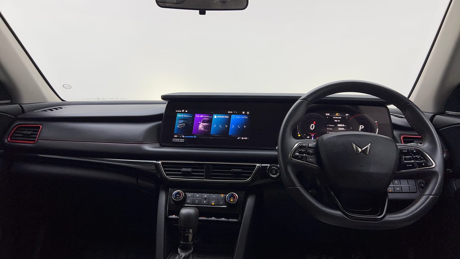 2024 Mahindra XUV700 AX7 Luxury Pack Petrol AT 7 STR Dual Tone-12