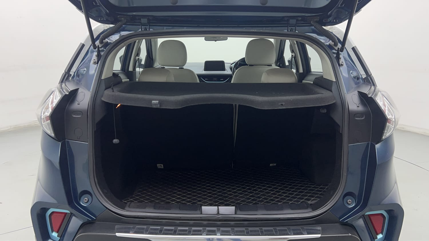 2022 Tata Nexon EV XZ Plus LUX-25