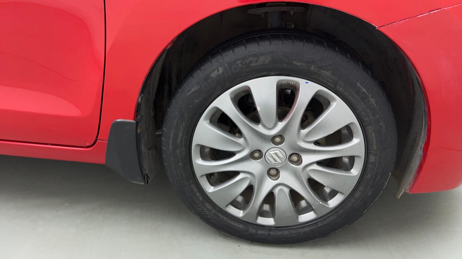 Used 2018 Maruti Suzuki Baleno Zeta 1.2 AT Petrol Automatic tyres RIGHT FRONT TYRE RIM VIEW