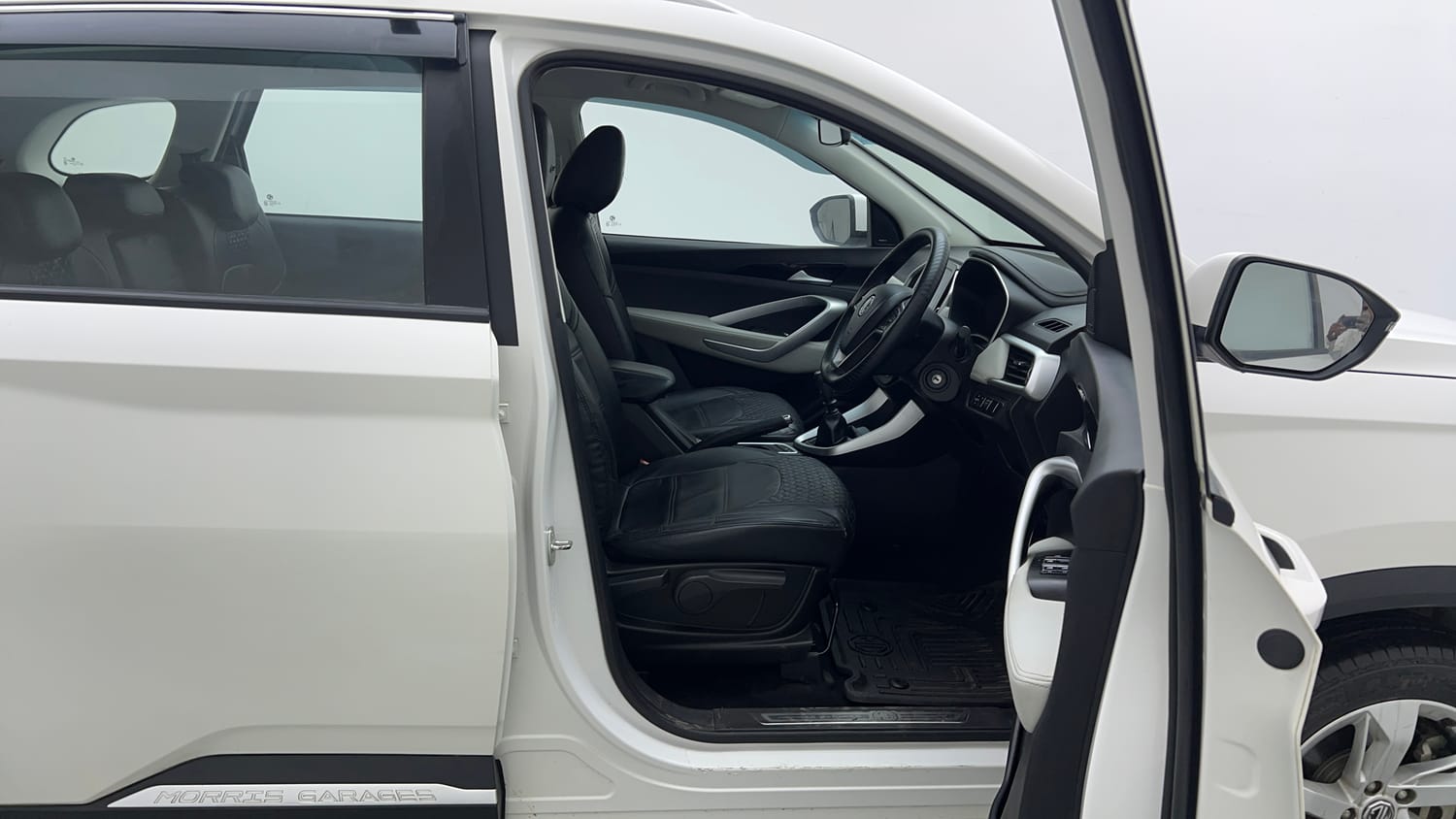 Used 2022 MG Motors Hector Plus Super 1.5 Petrol Turbo Hybrid MT 7-STR Hybrid Manual interior RIGHT SIDE FRONT DOOR CABIN VIEW