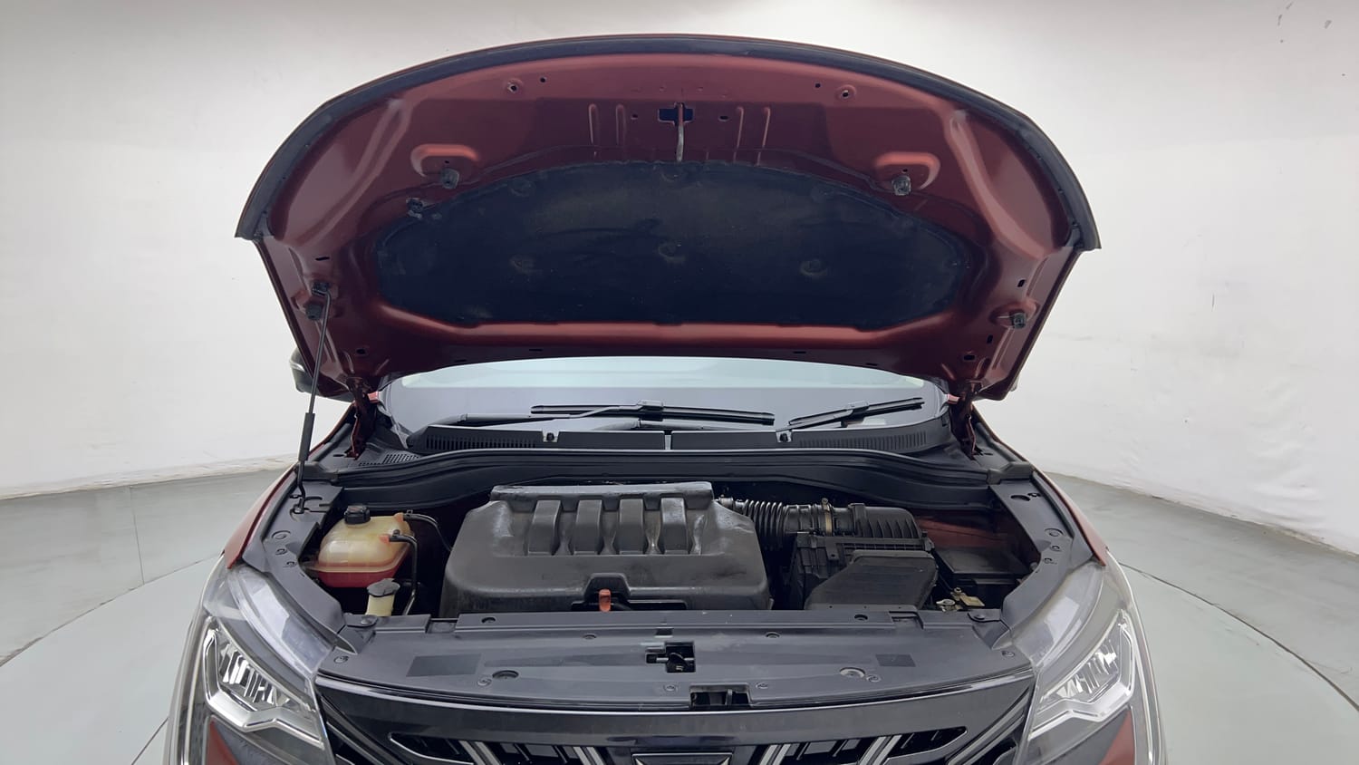 2024 Mahindra XUV700 AX7 Luxury Pack Petrol AT 7 STR Dual Tone-28